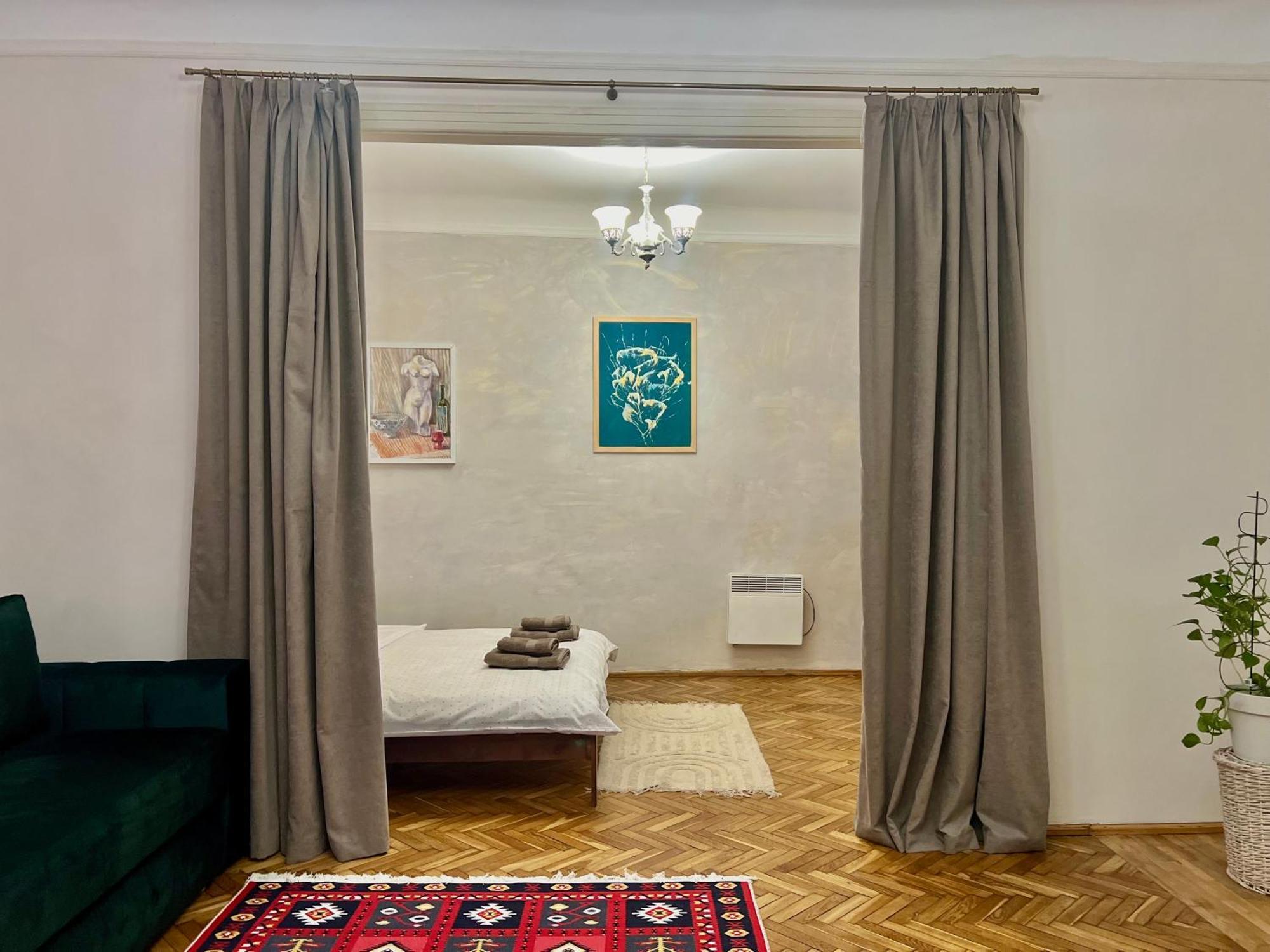 Art Apartment On Kylisha Str Львов Экстерьер фото