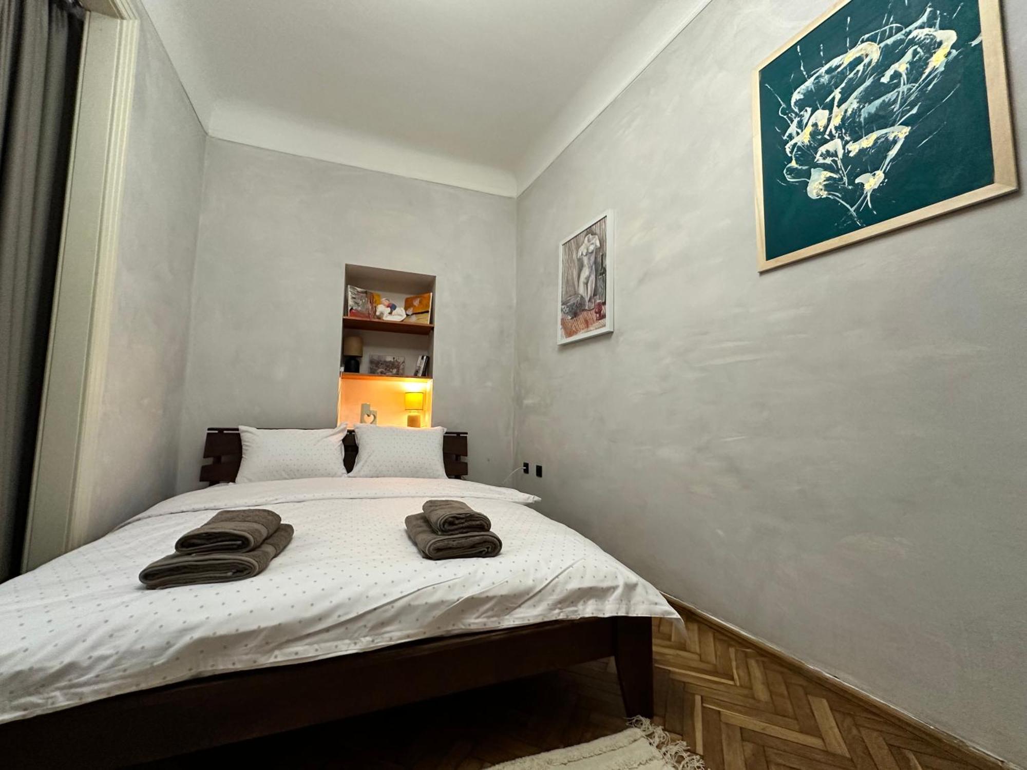 Art Apartment On Kylisha Str Львов Экстерьер фото